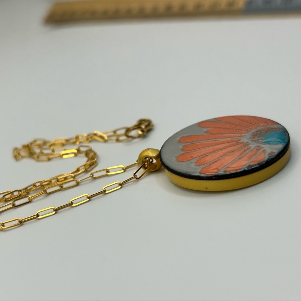 LeighElena Vibrant Orange Blue Magnetic Pendant Necklace Oval Link Gold-tone 18" - Picture 10 of 10